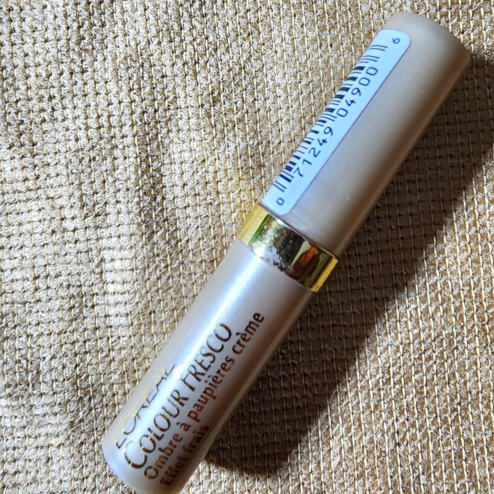 L'Oreal Colour Fresco Cream Eye Shadow Pencil - CHERRY ICE #FA2223B